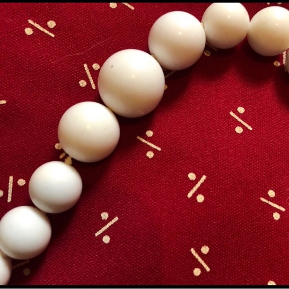 SOLD Vintage Bead Necklace - Picture 6 of 6